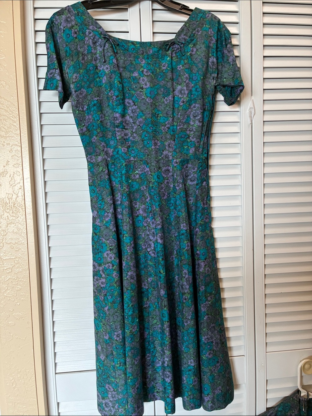 Vintage Floral Scoop Neck Midi Dress in Teal and Purple